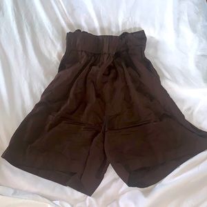 H&M dark brown shorts ready to wear now, these are so comfortable and lovely